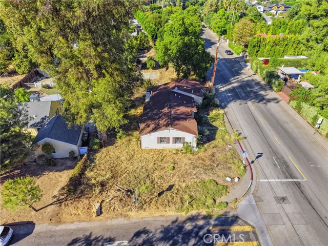 23201 Califa Street photo 2