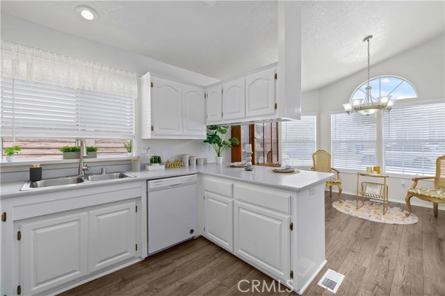 27823 Sunrise Ln, Canyon Country CA: https://media.crmls.org/medias/9791f0c1-86ce-486c-ab83-b4740681e6fb.jpg