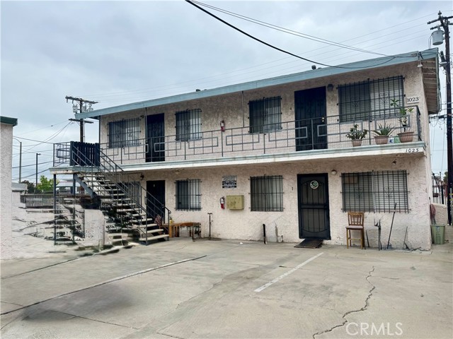 1021 E 12th Street, Long Beach CA: https://media.crmls.org/medias/9792908c-bae0-4299-a5ca-112df932c449.jpg