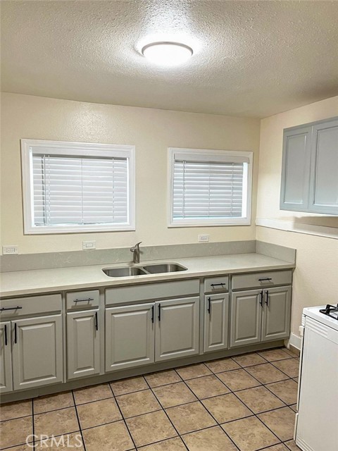 Detail Gallery Image 10 of 12 For 902 S Mesa St, San Pedro,  CA 90731 - – Beds | – Baths