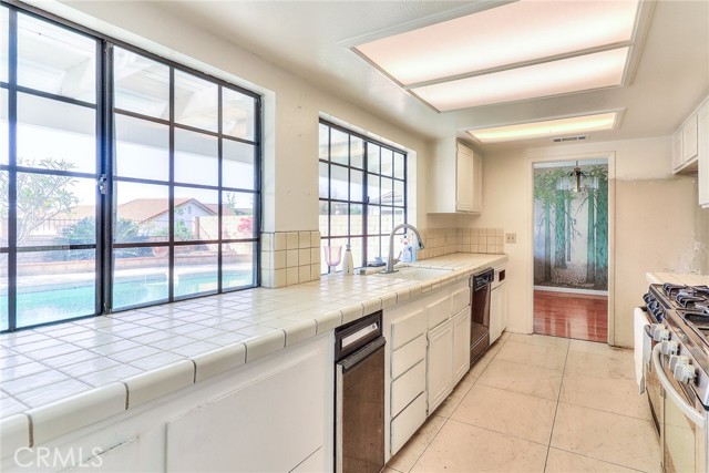 Detail Gallery Image 9 of 23 For 905 Brighton Way, Montebello,  CA 90640 - 5 Beds | 3 Baths