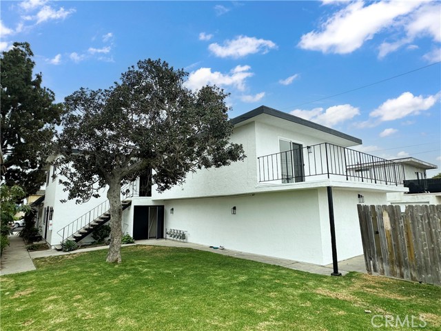 17412 Dairyview Circle, Huntington Beach CA: https://media.crmls.org/medias/9793125e-7c0a-407b-aa2d-6e13e78997c1.jpg