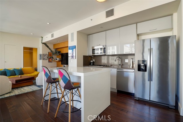 Detail Gallery Image 12 of 44 For 460 S Spring St #1005,  Los Angeles,  CA 90013 - 2 Beds | 2 Baths