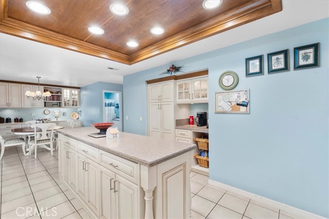 2587 Eagle Circle, Corona CA: https://media.crmls.org/medias/979372c7-da52-4751-a6de-8e176c5785e1.jpg