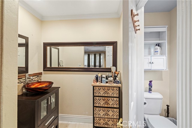 Detail Gallery Image 12 of 24 For 6671 Edgemont Dr, Huntington Beach,  CA 92647 - 4 Beds | 2 Baths