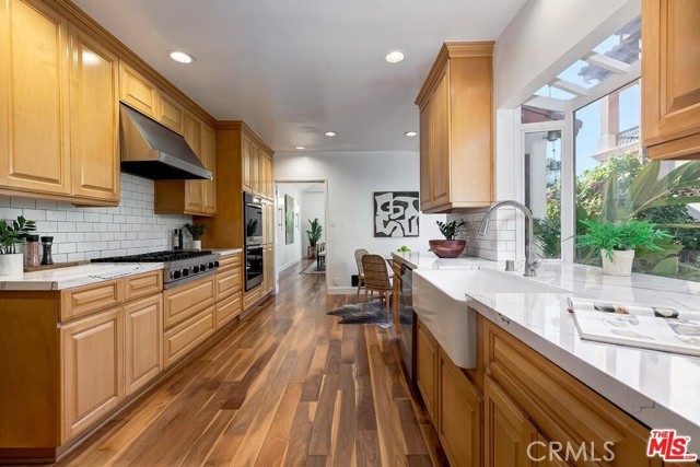 Detail Gallery Image 11 of 29 For 384 N Bonhill Rd, Los Angeles,  CA 90049 - 3 Beds | 3/2 Baths