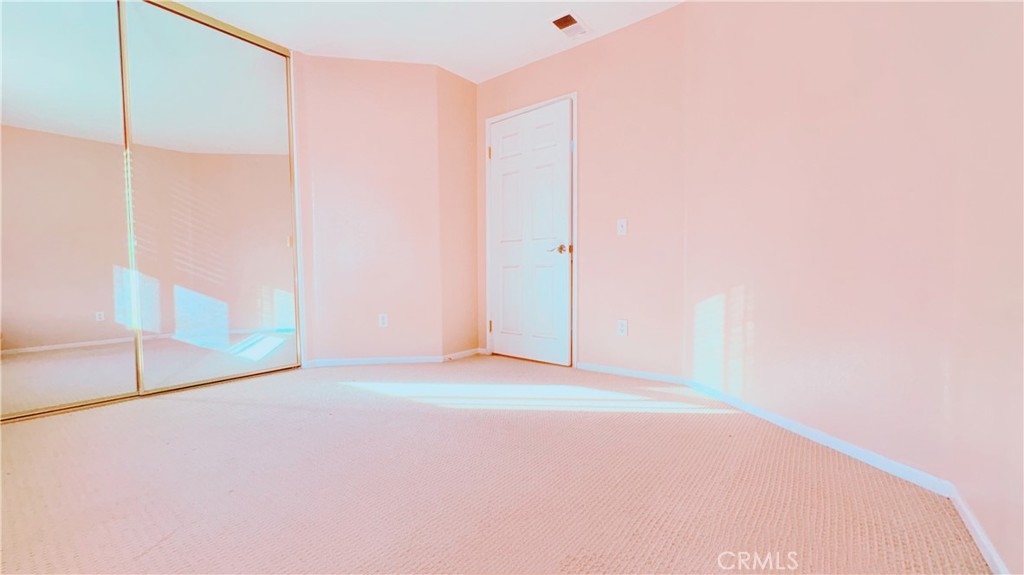 https://media.crmls.org/medias/9794b38f-2aef-4cec-9b13-e6971bc52296.jpg?preset=X-Large