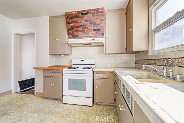 Detail Gallery Image 25 of 35 For 340 Avenue F, Redondo Beach,  CA 90277 - 3 Beds | 2 Baths