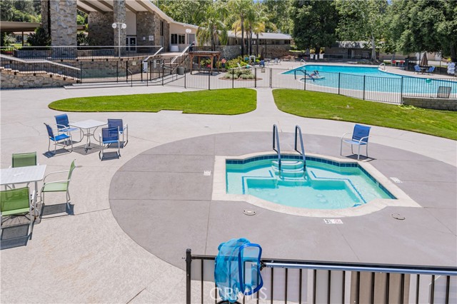 Detail Gallery Image 33 of 48 For 19223 Avenue of the Oaks #D,  Newhall,  CA 91321 - 2 Beds | 1 Baths