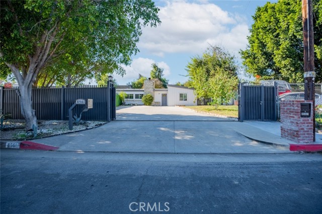 Detail Gallery Image 1 of 22 For 8561 Orion Ave, North Hills,  CA 91343 - 2 Beds | 2 Baths