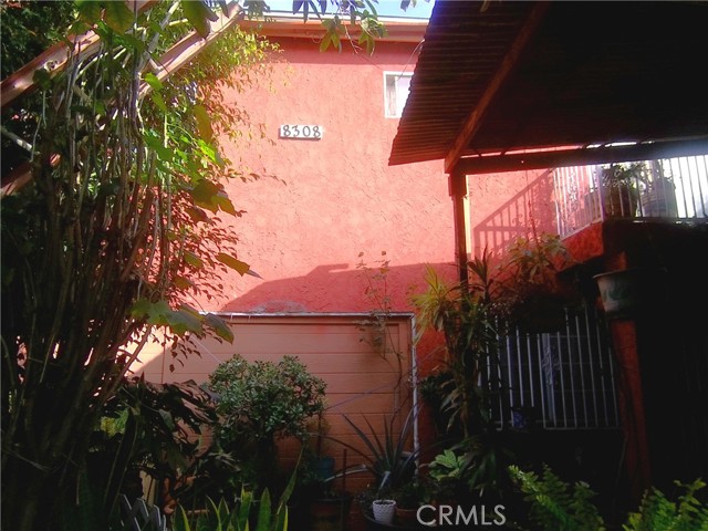 Detail Gallery Image 6 of 14 For 8310 S Broadway, Los Angeles,  CA 90003 - – Beds | – Baths