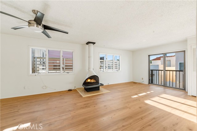 1510 W Oceanfront, Newport Beach CA: https://media.crmls.org/medias/97978cd3-bc6e-40e5-9162-730d84ae42dc.jpg