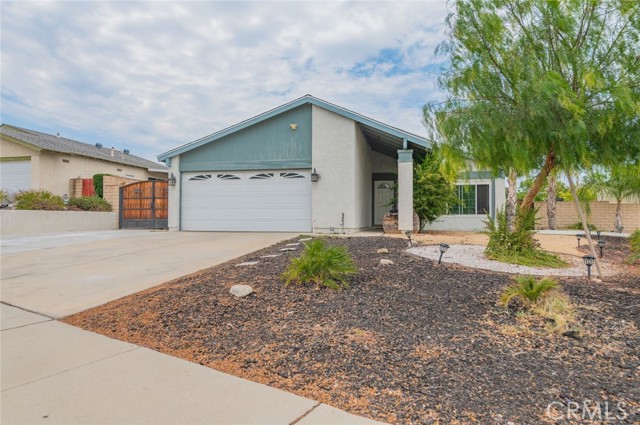 Detail Gallery Image 1 of 28 For 1424 Norfolk St, Corona,  CA 92878 - 4 Beds | 2 Baths
