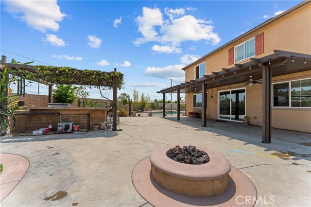 1600 Liv Court, Redlands CA: https://media.crmls.org/medias/9798415f-9f5b-4199-82f9-8704db1f0d41.jpg
