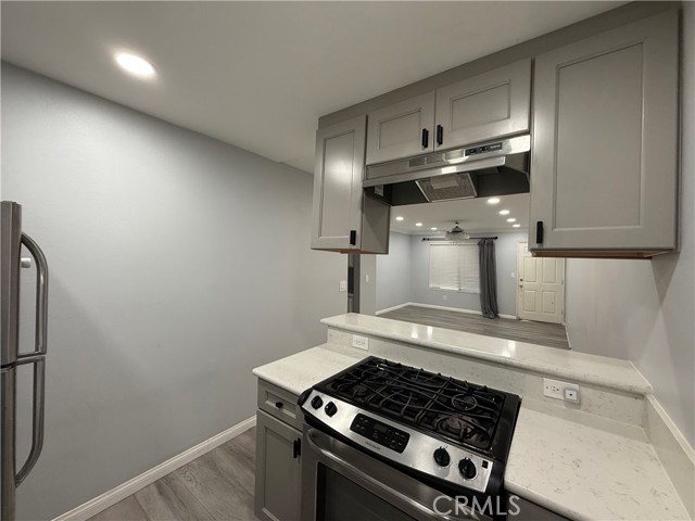 Detail Gallery Image 4 of 14 For 7035 Woodley #116,  Van Nuys,  CA 91406 - 2 Beds | 2 Baths