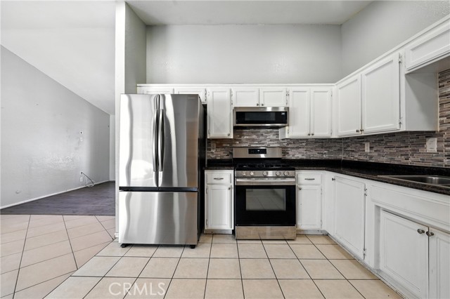 Detail Gallery Image 8 of 26 For 13036 Petaluma Rd, Victorville,  CA 92392 - 3 Beds | 2 Baths