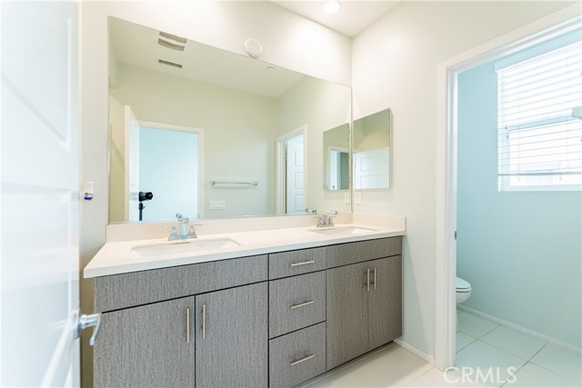 Detail Gallery Image 8 of 16 For 5720 Spring St, Buena Park,  CA 90621 - 4 Beds | 3/1 Baths