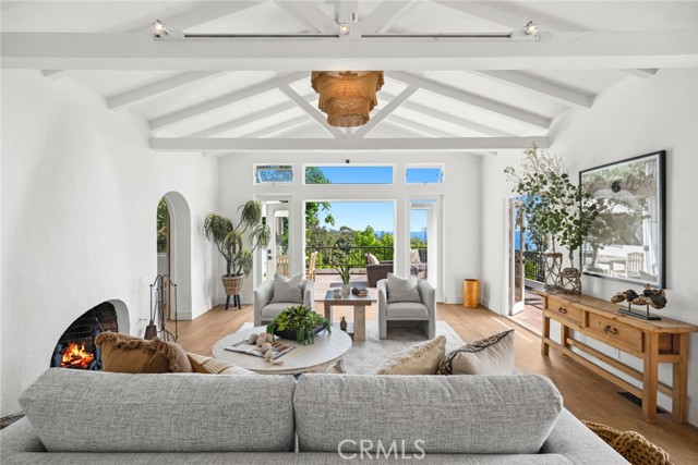 Detail Gallery Image 4 of 30 For 31402 Ocean View St, Laguna Beach,  CA 92651 - 3 Beds | 3/1 Baths