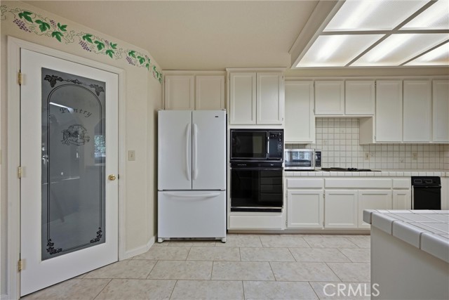 Detail Gallery Image 17 of 35 For 18168 Deer Hill Rd, Hidden Valley Lake,  CA 95467 - 3 Beds | 2 Baths