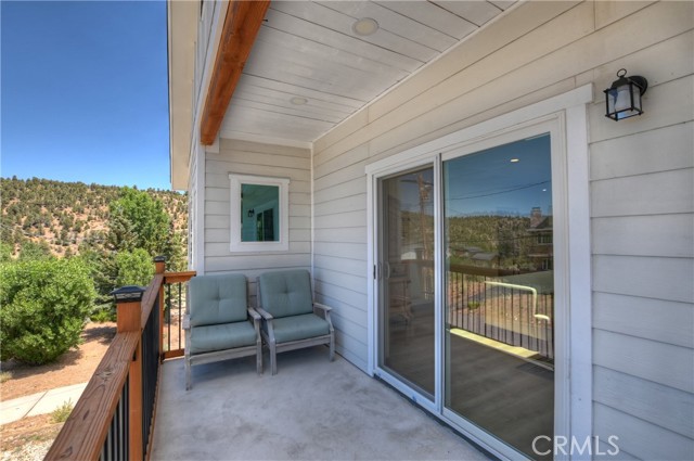 1215 Valley View Drive, Big Bear City CA: https://media.crmls.org/medias/97996418-efde-4d2c-af68-2ac90234cf0c.jpg