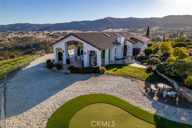 5495 Vista Serrano, Paso Robles CA: https://media.crmls.org/medias/97999b33-d93e-4df3-90e6-77778aea63ce.jpg