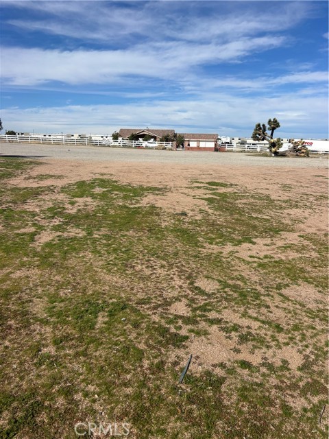 Detail Gallery Image 5 of 17 For 11971 Mission, Oak Hills,  CA 92344 - – Beds | – Baths