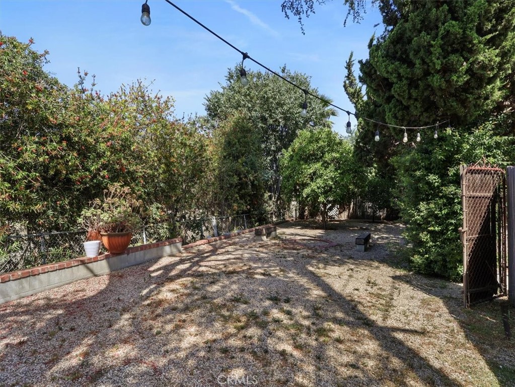 https://media.crmls.org/medias/979a527e-8d59-476f-8ec2-b21a1ffcee1d.jpg?preset=X-Large