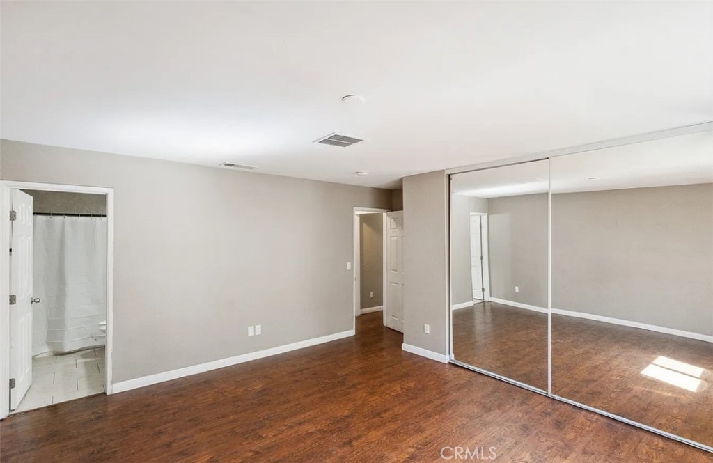 MLS #DW25251305 image #3