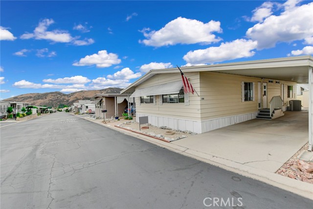35218 Fir Avenue, Yucaipa CA: https://media.crmls.org/medias/979b1b05-0679-4b32-b175-a005de9e7ce0.jpg