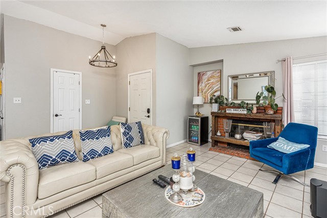 Detail Gallery Image 6 of 35 For 16422 Tolowa, Apple Valley,  CA 92307 - 3 Beds | 2 Baths