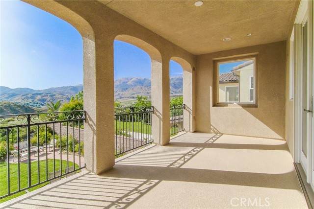 Detail Gallery Image 18 of 41 For 11701 Cetona Way, Porter Ranch,  CA 91326 - 5 Beds | 5 Baths