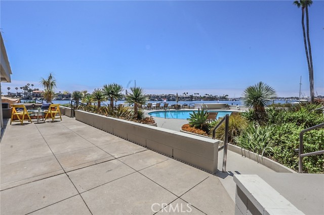2525 Ocean Boulevard, Corona del Mar CA: https://media.crmls.org/medias/979c245a-0713-403b-9ba4-22db92b8af8b.jpg