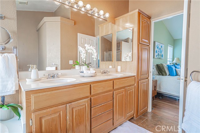 Detail Gallery Image 29 of 74 For 20164 Crestview Dr., Canyon Country,  CA 91351 - 3 Beds | 2 Baths