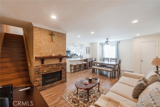 Detail Gallery Image 4 of 28 For 13959 Arthur Ave #1,  Paramount,  CA 90723 - 3 Beds | 2/1 Baths