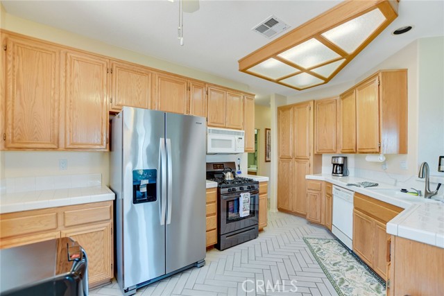 11096 Sandy Lane, Apple Valley CA: https://media.crmls.org/medias/979cc3a1-b374-4fda-ab4d-5f4b21cd2b00.jpg