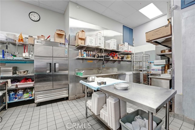 11840 Foothill Boulevard, Sylmar CA: https://media.crmls.org/medias/979d0a33-f1fd-4934-b92f-ab9b2c8d416f.jpg