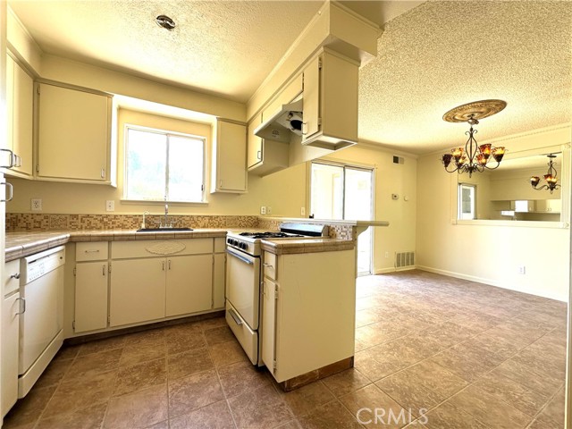 Detail Gallery Image 5 of 18 For 1796 Merced Ave, Merced,  CA 95341 - 2 Beds | 1/1 Baths