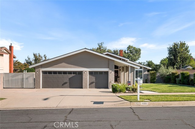 1092 Deborah Street, Upland CA: https://media.crmls.org/medias/979d594b-e18f-4e1a-8daa-cb381a8d12a5.jpg