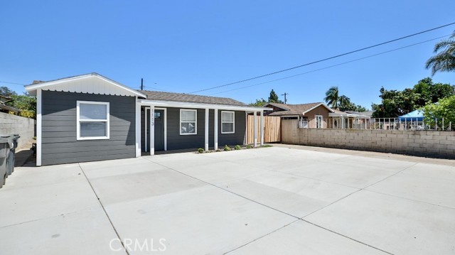 1113 S Golden West Avenue, Santa Ana CA: https://media.crmls.org/medias/979d975f-1f92-4412-8edf-583a3c73d972.jpg