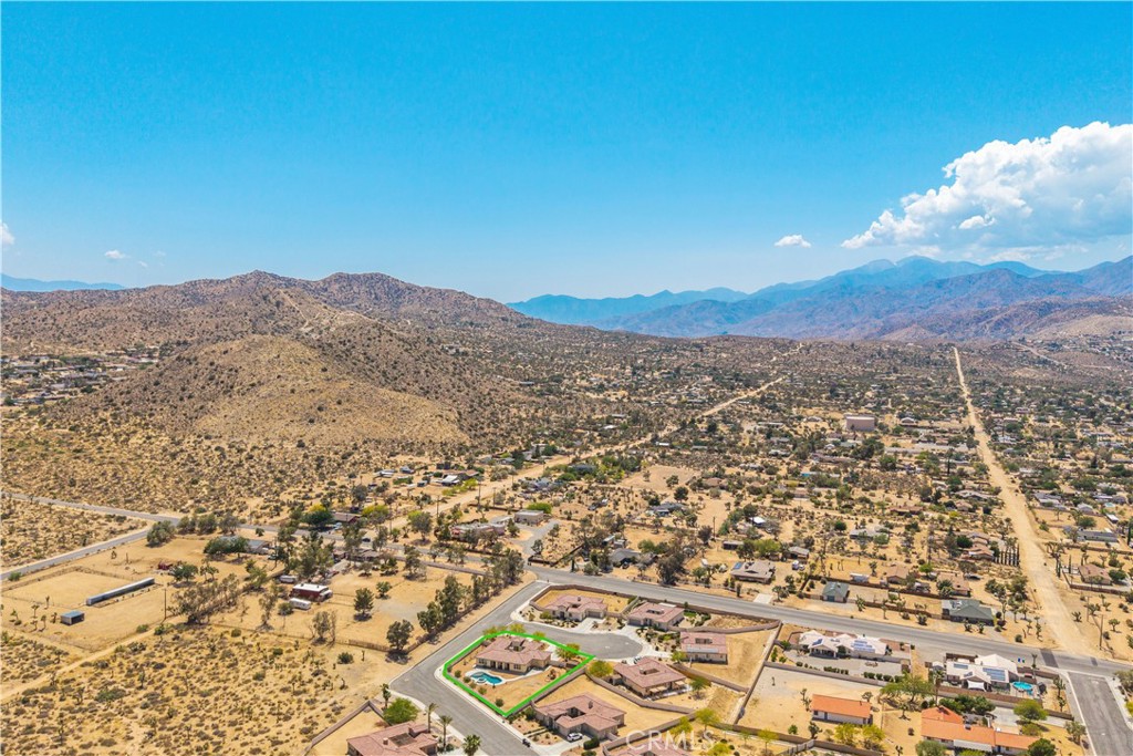 https://media.crmls.org/medias/979dce8c-98ae-442f-92db-b0ba7fdff0b3.jpg?preset=X-Large