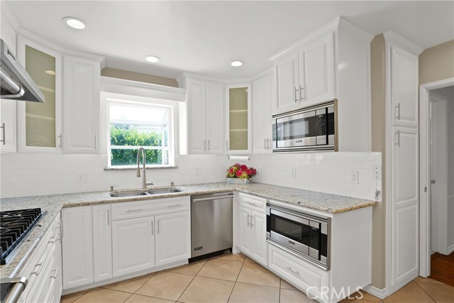 Detail Gallery Image 10 of 27 For 112 N Garfield Pl, Monrovia,  CA 91016 - 4 Beds | 3/1 Baths