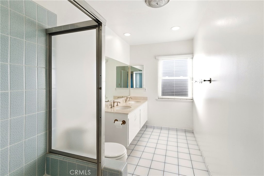 https://media.crmls.org/medias/97a00864-470a-4020-9c45-7a11962977fc.jpg?preset=X-Large