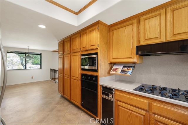 152 Ventana Court, Thousand Oaks CA: https://media.crmls.org/medias/97a05e52-21a0-427a-8ff0-253af26c48e8.jpg
