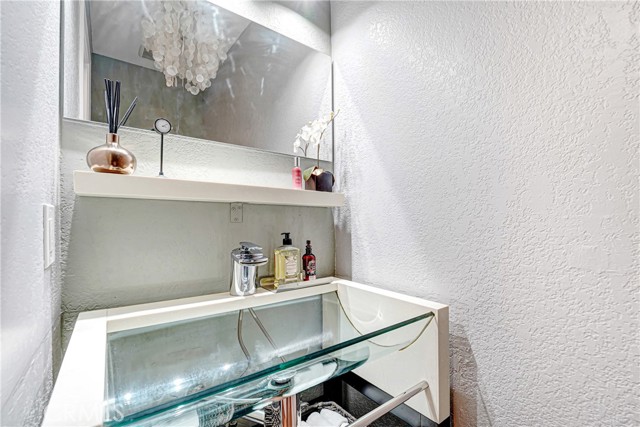 Detail Gallery Image 12 of 25 For 326 E Valencia #C,  Burbank,  CA 91502 - 2 Beds | 2/1 Baths