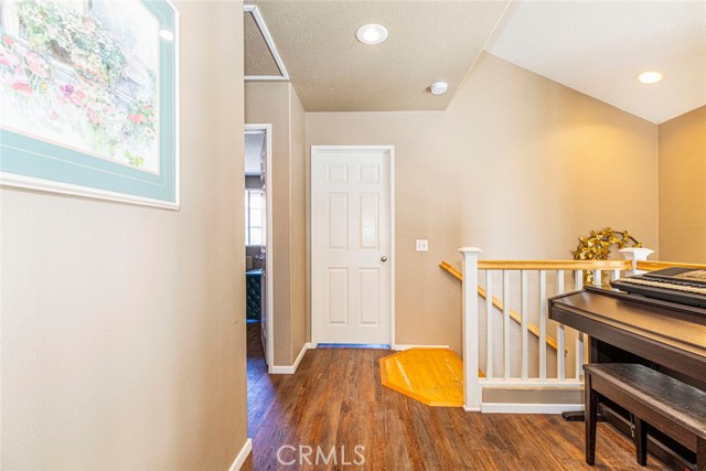 28741 Park Woodland Place, Saugus CA: https://media.crmls.org/medias/97a127e1-d3ce-4bd1-adb2-4fe2aa1621f7.jpg