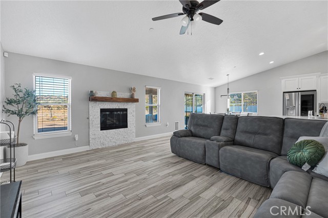 Detail Gallery Image 13 of 47 For 6741 Middleton Ave, Hesperia,  CA 92345 - 3 Beds | 2/1 Baths