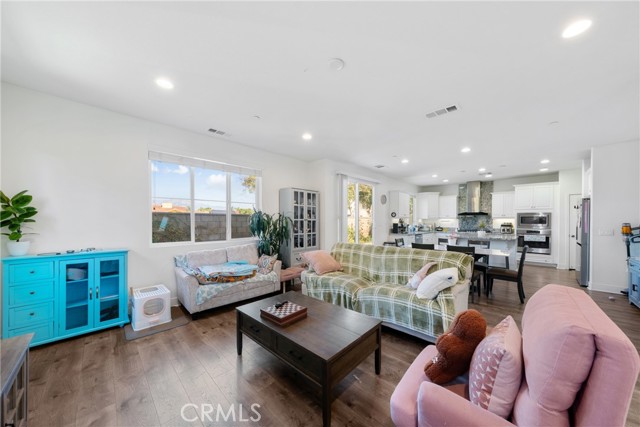 Detail Gallery Image 11 of 34 For 12938 Meridian Ct, Corona,  CA 92880 - 4 Beds | 3/1 Baths