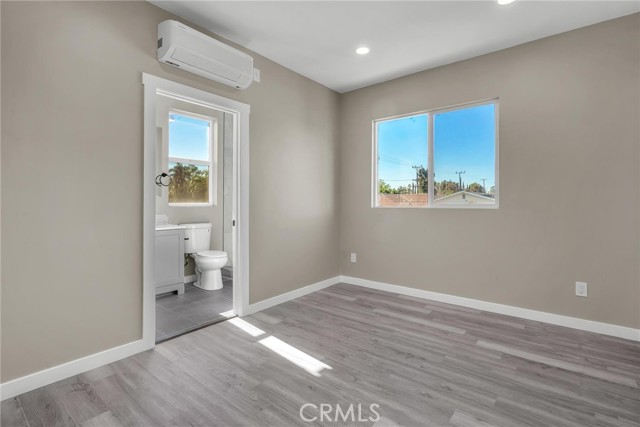 Detail Gallery Image 20 of 29 For 10663 Encino, Granada Hills,  CA 91344 - 2 Beds | 2 Baths