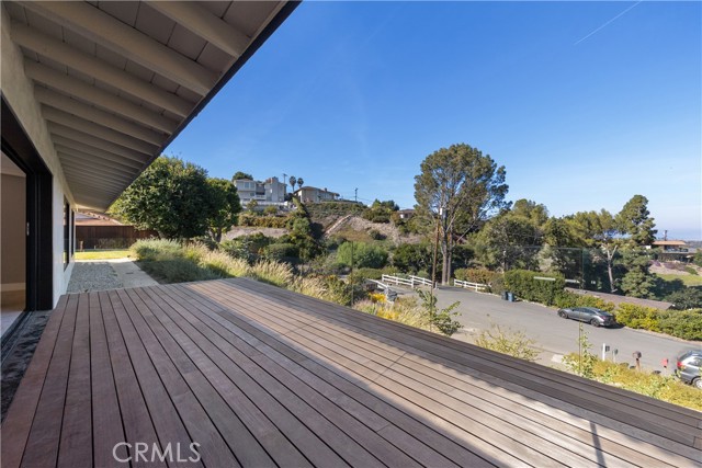 34 Deerhill Drive, Rolling Hills Estates, California 90274, 4 Bedrooms Bedrooms, ,3 BathroomsBathrooms,Residential,Sold,Deerhill,SB22242492