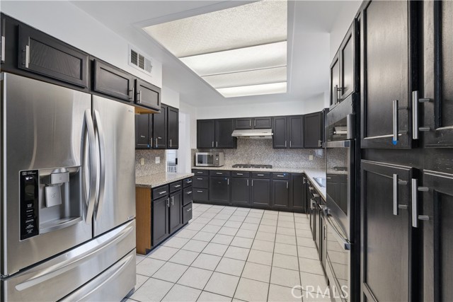 18627 Arminta Street, Reseda CA: https://media.crmls.org/medias/97a35732-8158-4e03-86fe-704b1b663854.jpg